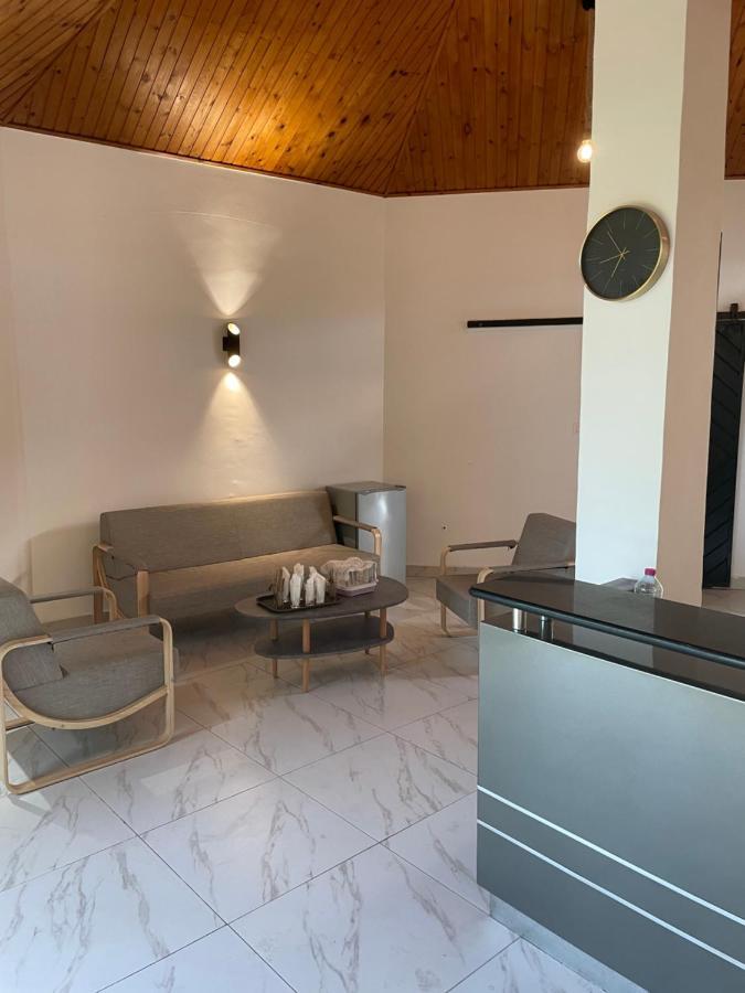 Hotel La Grillade Мороні Екстер'єр фото